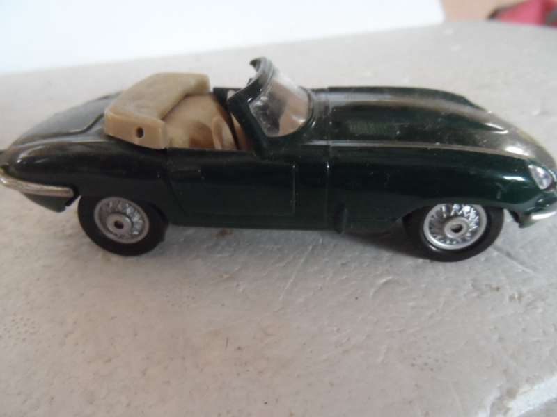 JAGUAR E TYPE CABRIOLET , DIECAST 1/39 SCALE [M45]