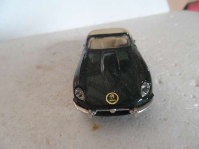JAGUAR E TYPE CABRIOLET , DIECAST 1/39 SCALE [M45]