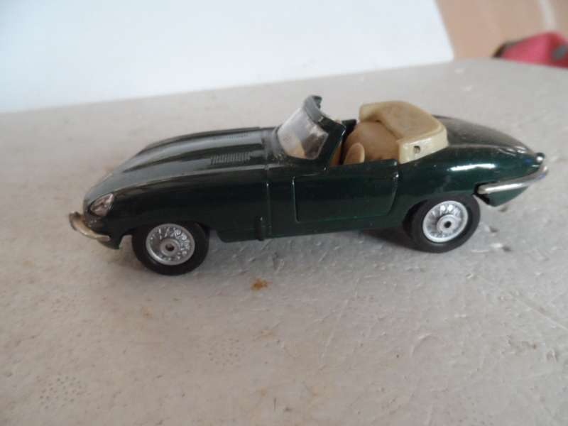 JAGUAR E TYPE CABRIOLET , DIECAST 1/39 SCALE [M45]