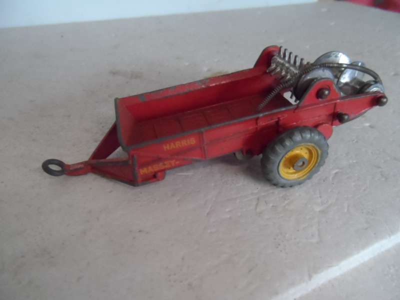 dinky 321 massey  harris manure spreader   [d24]