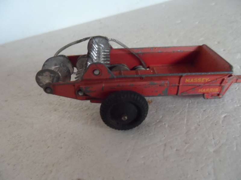dinky 321 massey  harris manure spreader   [d24]