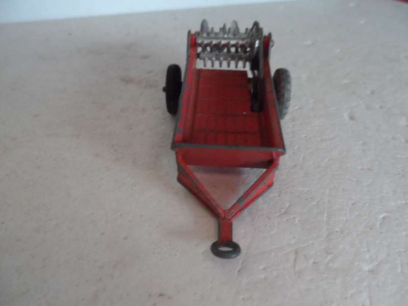 dinky 321 massey  harris manure spreader   [d24]