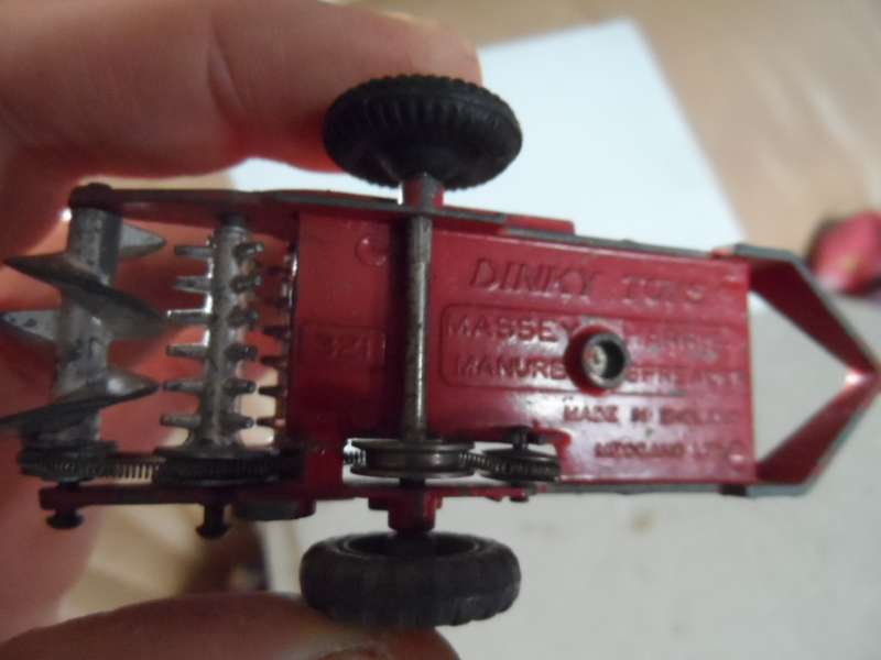 dinky 321 massey  harris manure spreader   [d24]