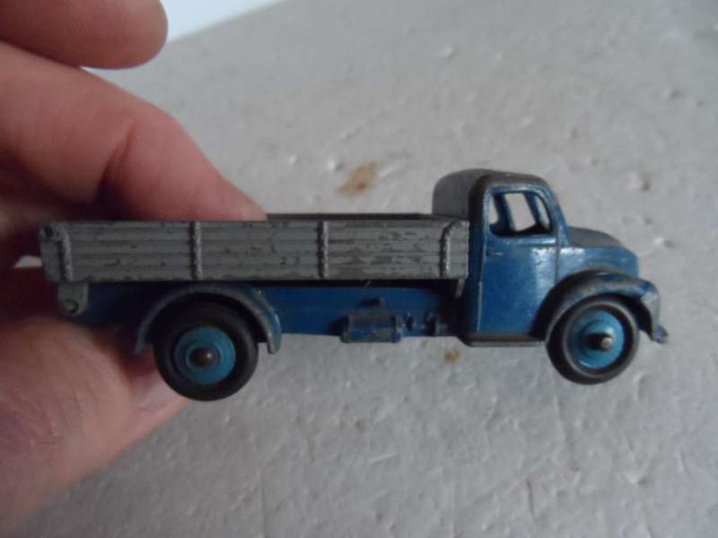 ORIGINAL UNBOXED VINTAGE 1950s DINKY TOYS No30m/ 414 - DODGE OPEN TIPPER TRUCK  [m25]