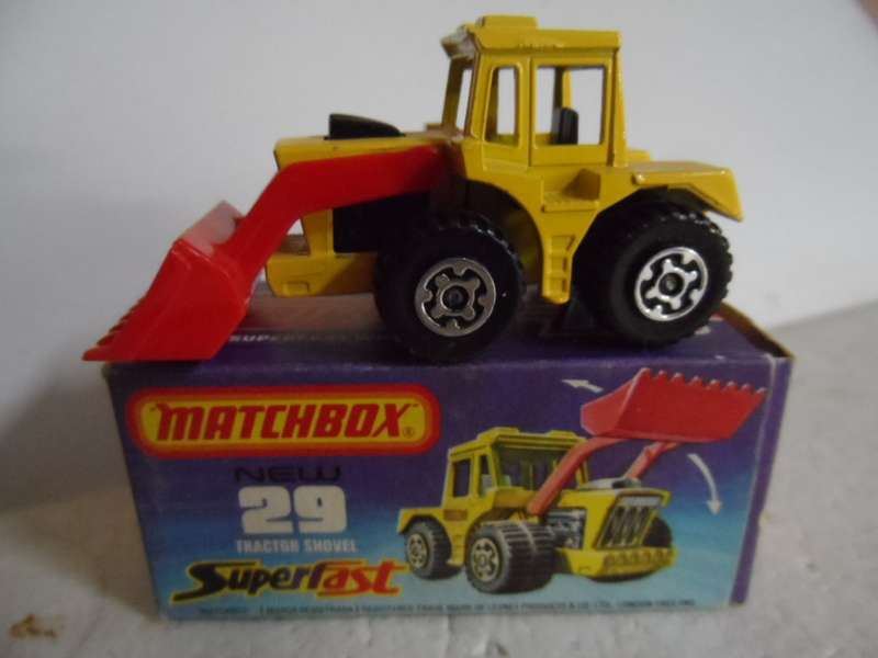 Matchbox Superfast No 29 Tractor Shovel Mint in Original Box