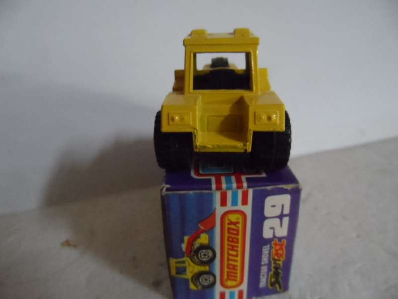 Matchbox Superfast No 29 Tractor Shovel Mint in Original Box