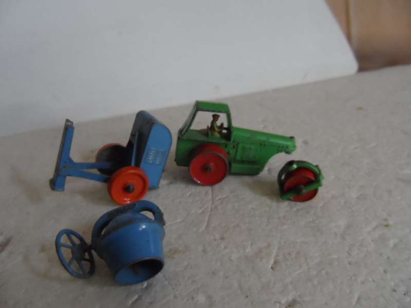 VINTAGE MATCHBOX REGULAR WHEELS ROAD ROLLER AND CONCRETE MIXER- ONE BID FOR BOTH