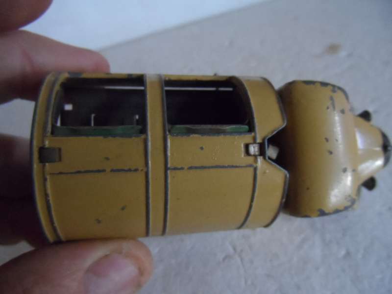 Dinky Toys 25v /252 Bedford Refuse Wagon Tan Body, Green Shutters, Red Hubs   [m25]