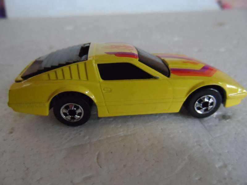 HOT WHEELS Nissan 300ZX 1983 yellow -Crack Ups Made in Hong Kong Vintage Diecast Model