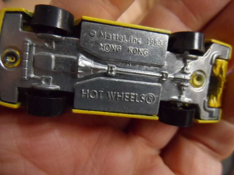 HOT WHEELS Nissan 300ZX 1983 yellow -Crack Ups Made in Hong Kong Vintage Diecast Model