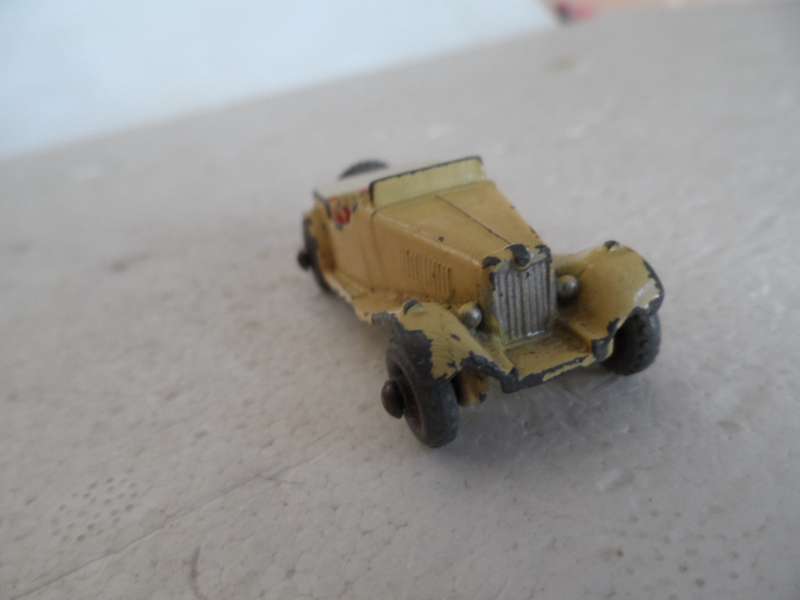 VINTAGE MATCHBOX 19b 'MGA' CREAM.