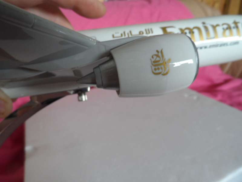 BOEING 777 300 ER EMIRATES DIECAST DESKTOP MODEL