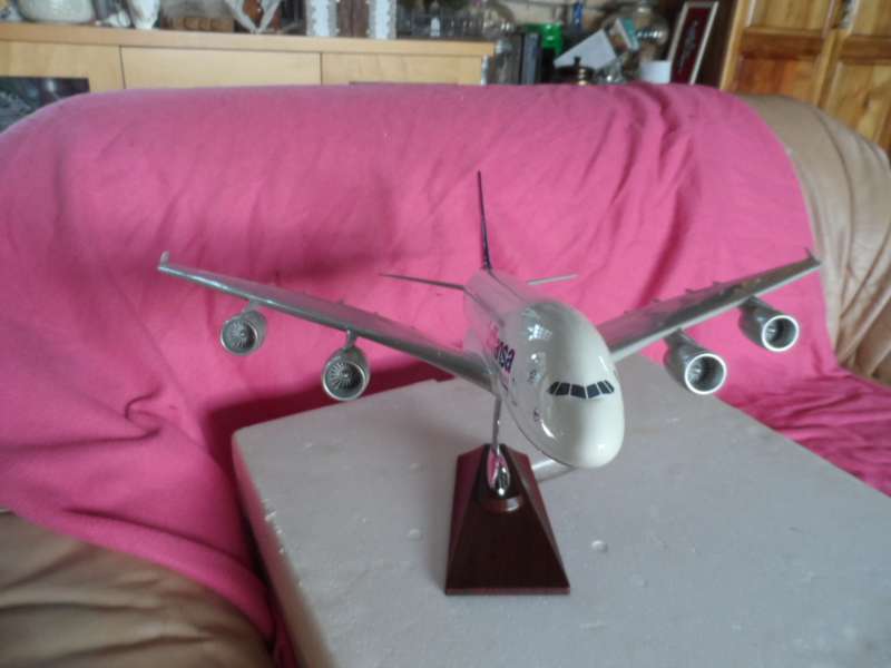 AIRBUS A380-800 LUFTHANSA DIECAT TABLE TOP MODEL