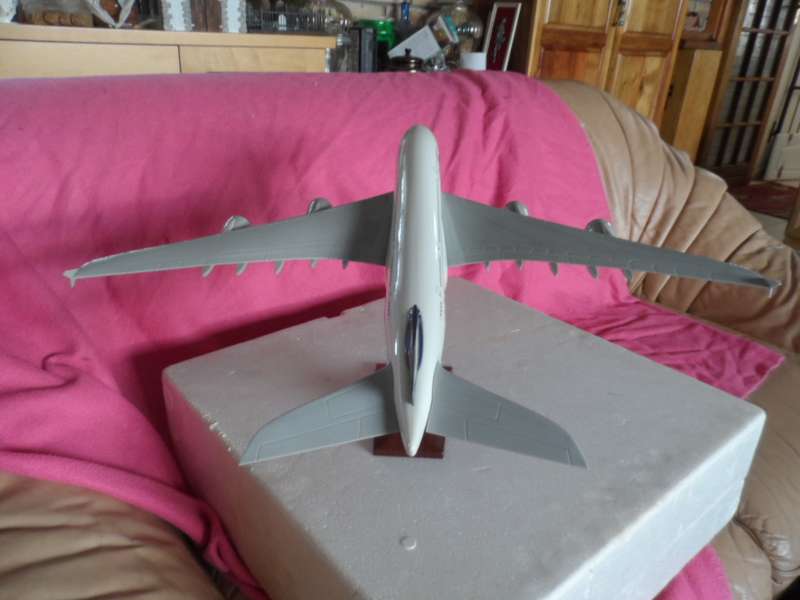 AIRBUS A380-800 LUFTHANSA DIECAT TABLE TOP MODEL