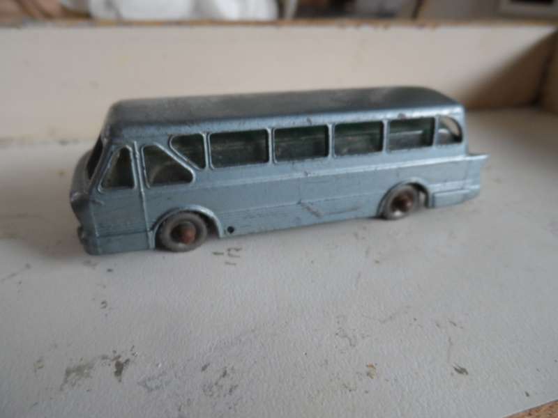 Vintage Matchbox Lesney #40 LEYLAND ROYAL TIGER COACH- SILVER WHEELS