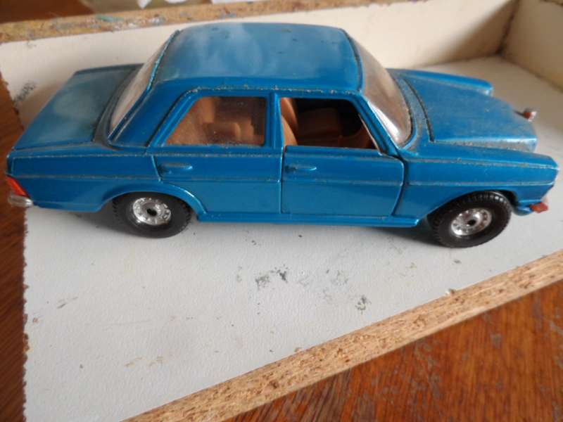 Vintage Corgi Mercedes-Benz 240D Die Cast Metal  Car. [M300]