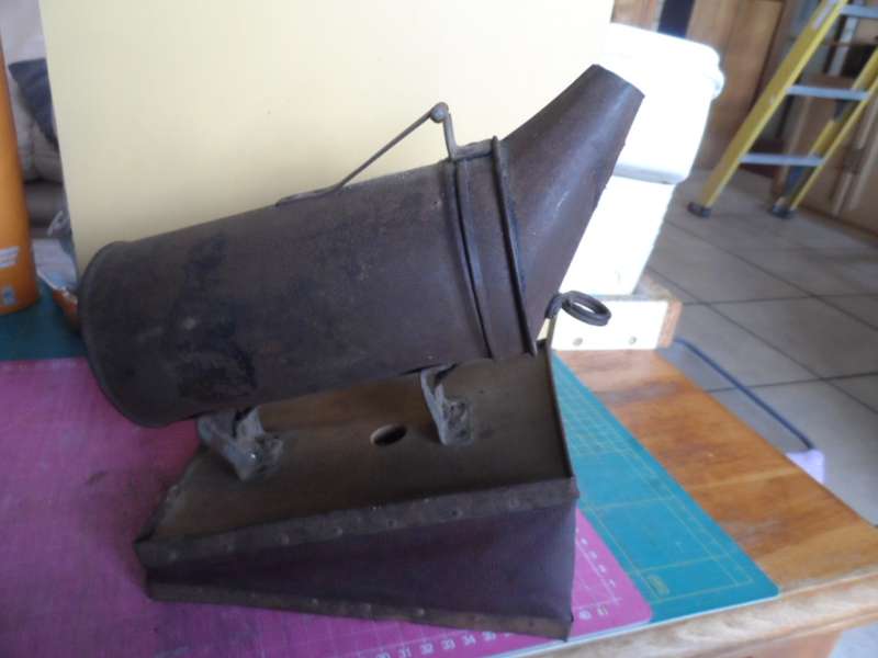 Vintage WOODMAN'S FAMOUS BEE-WARE BINGHAM BEE SMOKER Tin & Bellows ~ Working
