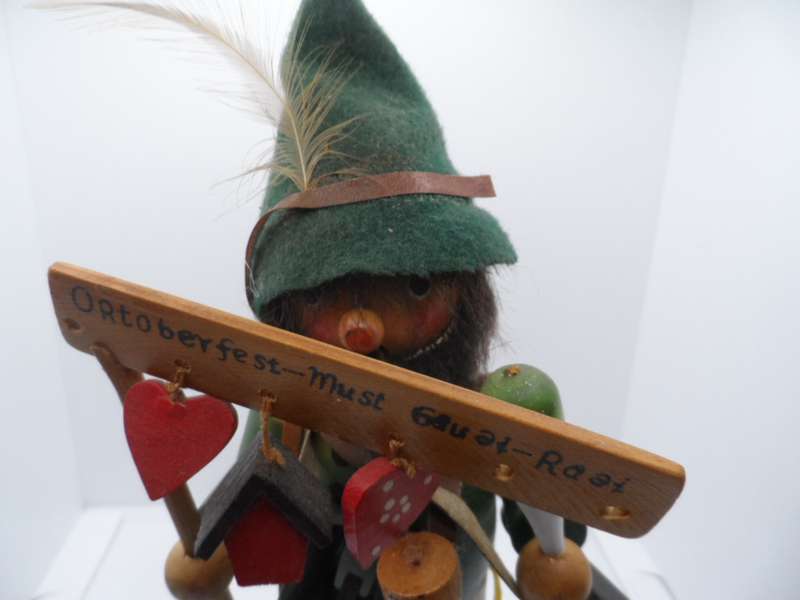 German hunter with sign and little dog  Smoker   26 cm tall [y303]