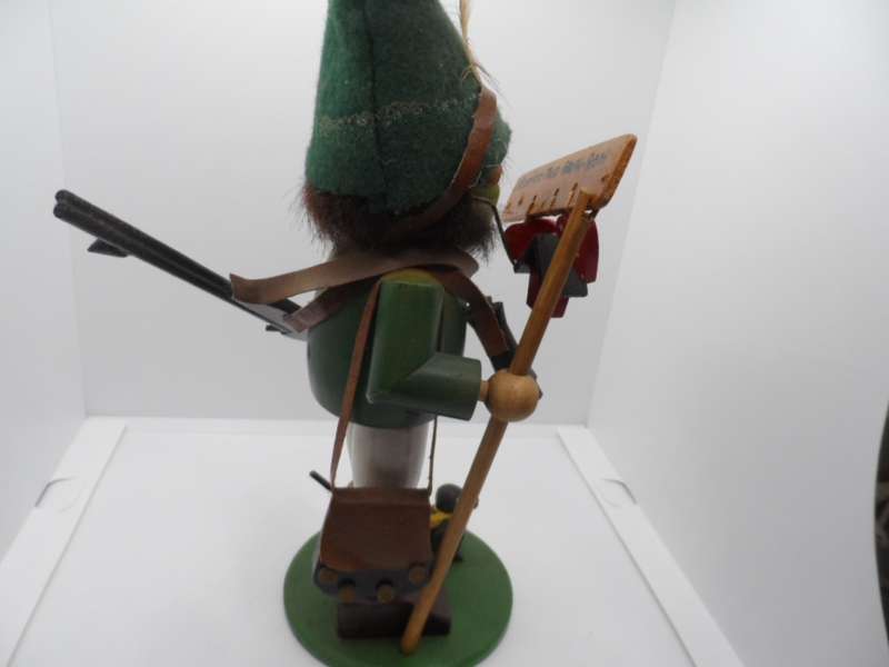 German hunter with sign and little dog  Smoker   26 cm tall [y303]