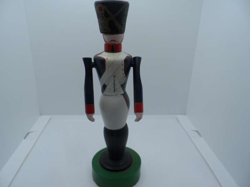 GERMAN SOLDIER 21 CM TALL  [Y301]