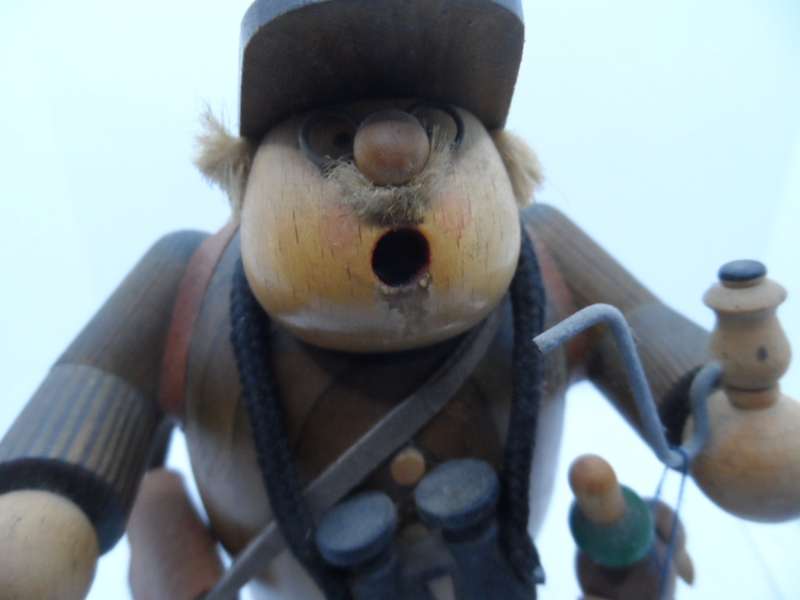 Erzgebirgische Volkskunst Huntsman Smoker - Made in Germany 20 CM TALL   [Y303]