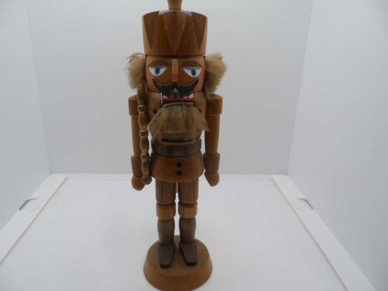 WOOD FINISH NUTCRACKER  20 CM TALL [Y302]