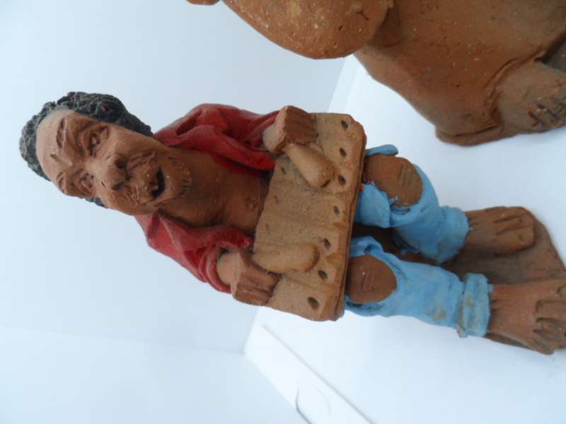 two clay figurines 17 and 25 cm tall -both for one bid [y304]
