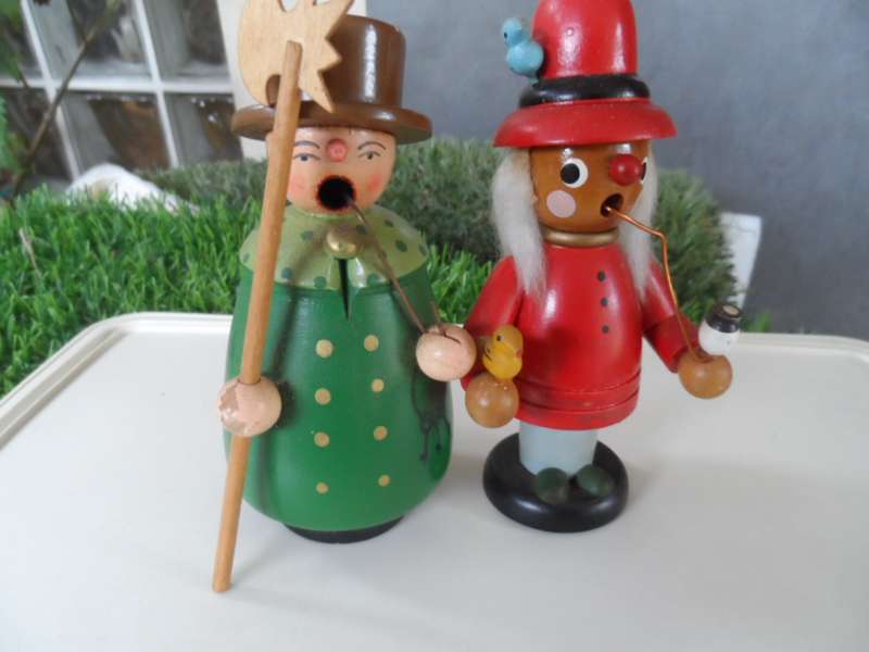 german smoker pair 13 cm high- one bid for both  [y304]