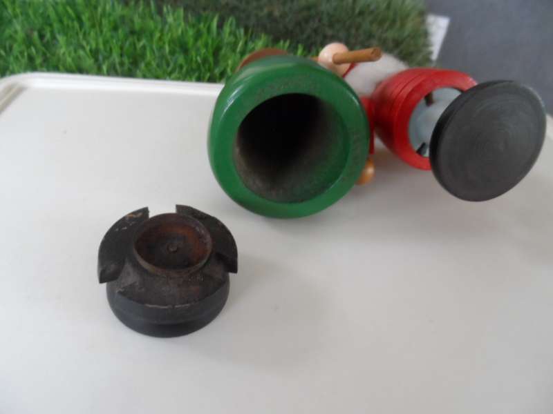 german smoker pair 13 cm high- one bid for both  [y304]