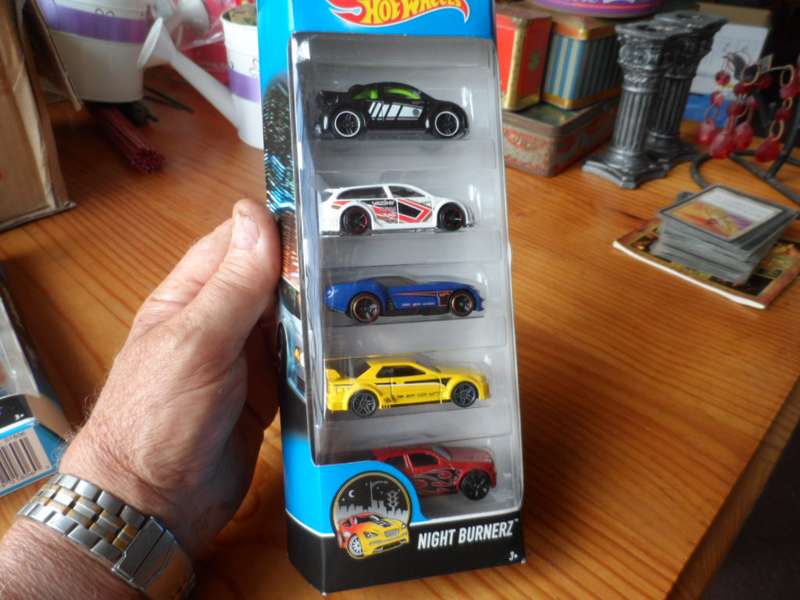 Hot Wheels 2016 Night Burnerz 5 Pack Set