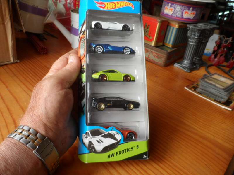 Hot Wheels HW Exotics 5 Pack 2015 - Pagani, Lamborghini, Porsche, Lotus, Alfa