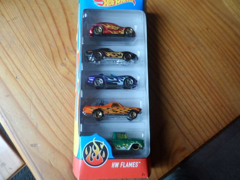 HOT WHEELS HW FLAMES 5 PACK - '62 CUSTOM CHEVY PICKUP