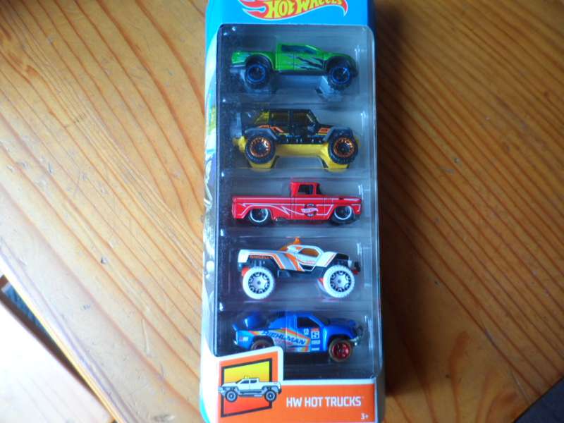 Hot Wheels 2020  5 Pack Hot Trucks 62 Chevy Truck Raptor