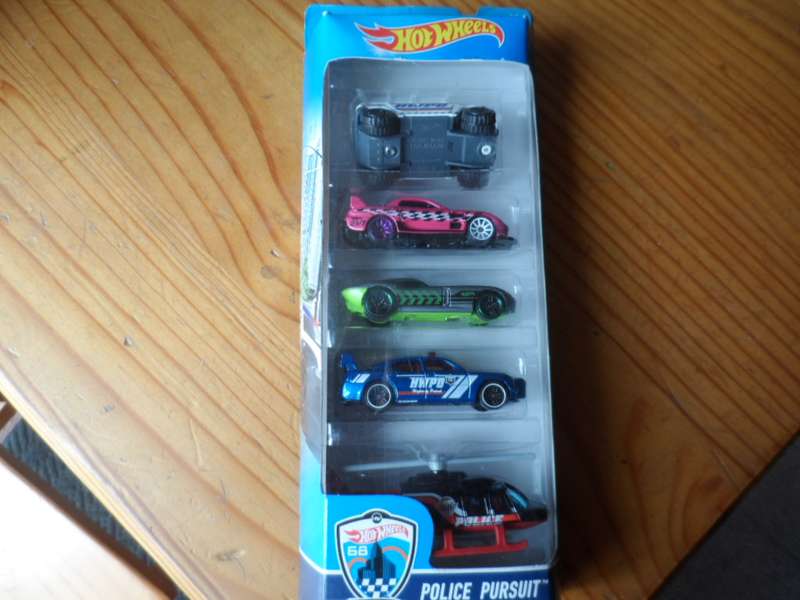 Hot Wheels Police Pursuit (2015) Mattel Die-Cast Toy Car 5-Pack