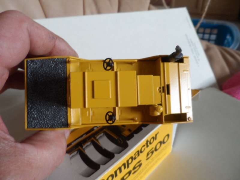VINTAGE CONRAD 2741 CAT CATERPILLAR PS500 COMPACTOR -1:50-  BOXED [M88]