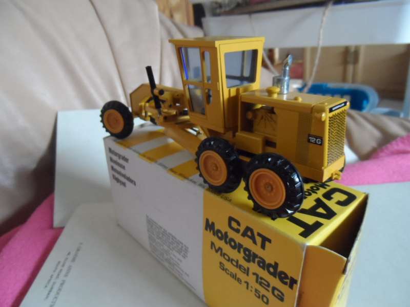 VINTAGE NZG ART 150 CAT MOTORGRADER MODEL 12G. [M88]