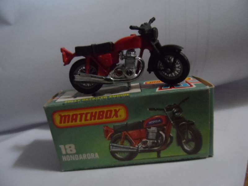 Matchbox 18 hondura red--boxed