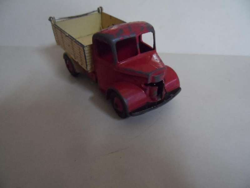 DINKY 25M/410 ',BEDFORD END TIPPER', RED/CREAM. ORIGINAL. VINTAGE. GOOD. COMPLETE. [M22]