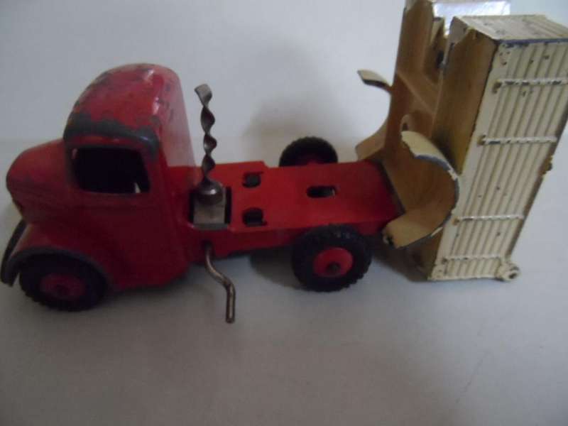 DINKY 25M/410 ',BEDFORD END TIPPER', RED/CREAM. ORIGINAL. VINTAGE. GOOD. COMPLETE. [M22]