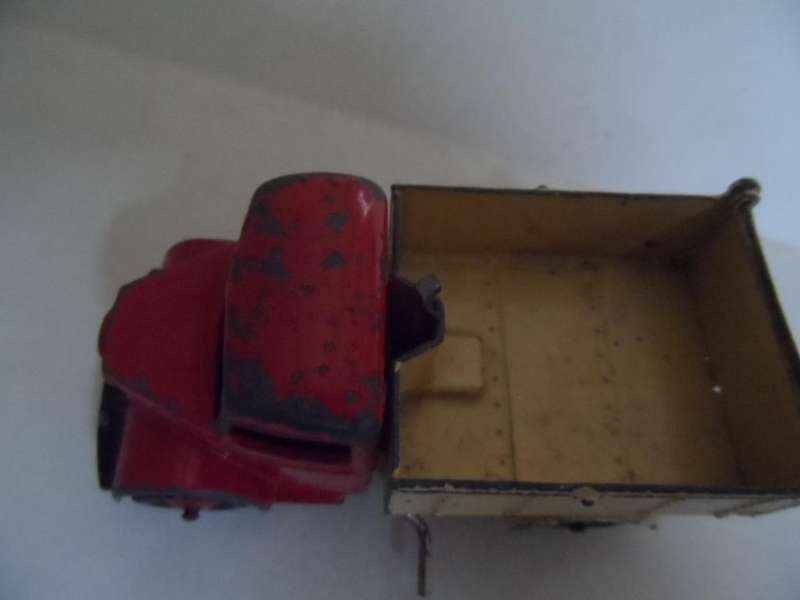 DINKY 25M/410 ',BEDFORD END TIPPER', RED/CREAM. ORIGINAL. VINTAGE. GOOD. COMPLETE. [M22]