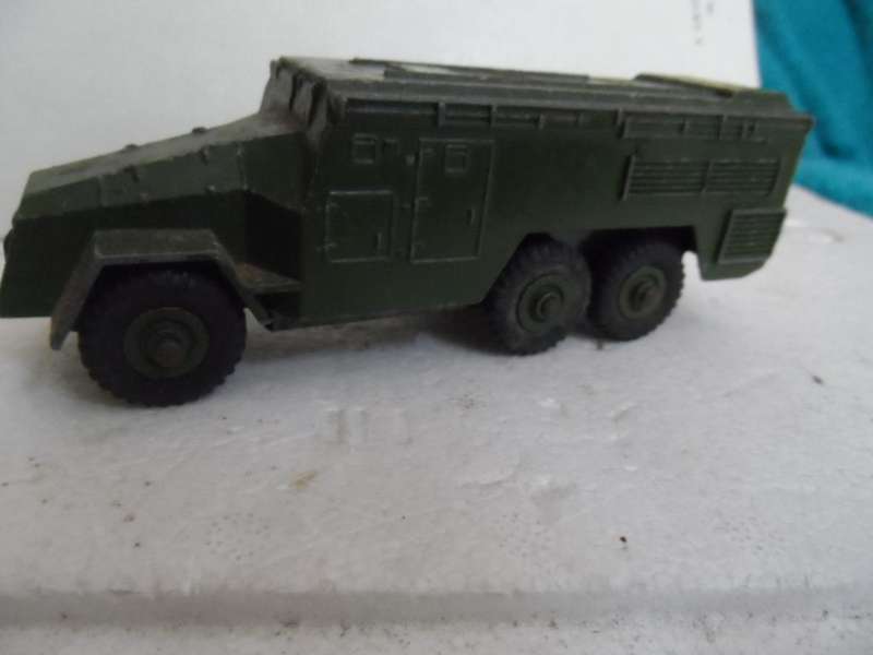Dinky Toys #677 Armoured Command Vehicle - vintage Original Vintage  [m100]
