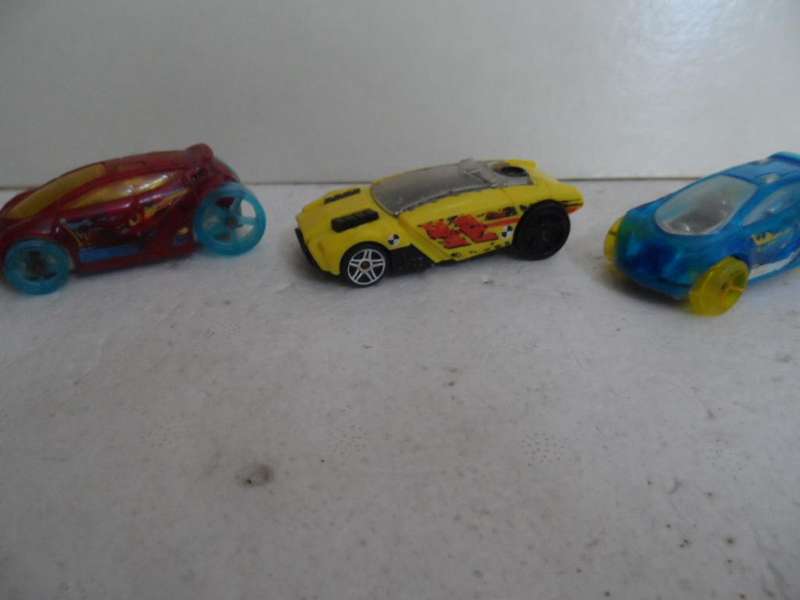 HOT WHEEL TRIO, LOOSE-ONE BID FOR ALL [M100]