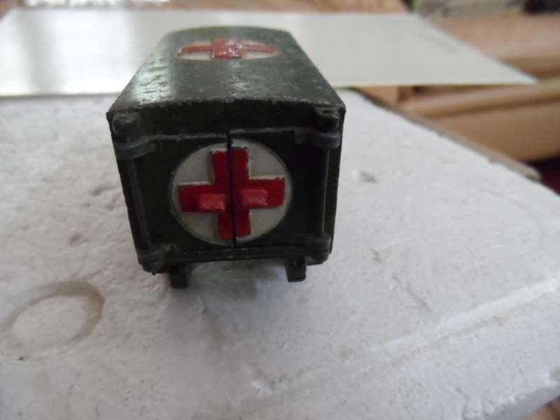 VINTAGE ORIGINAL MECCANO DINKY TOYS No 626 MILITARY AMBULANCE  [M100]