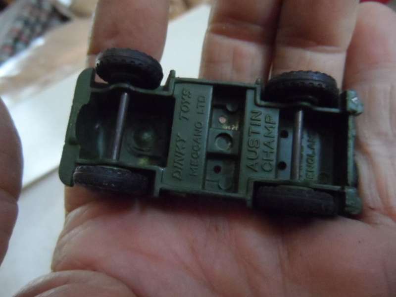DINKY TOYS 674 - AUSTIN CHAMP - GOOD CONDITION--[M100]