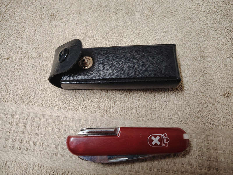 Royal Crest survival knive