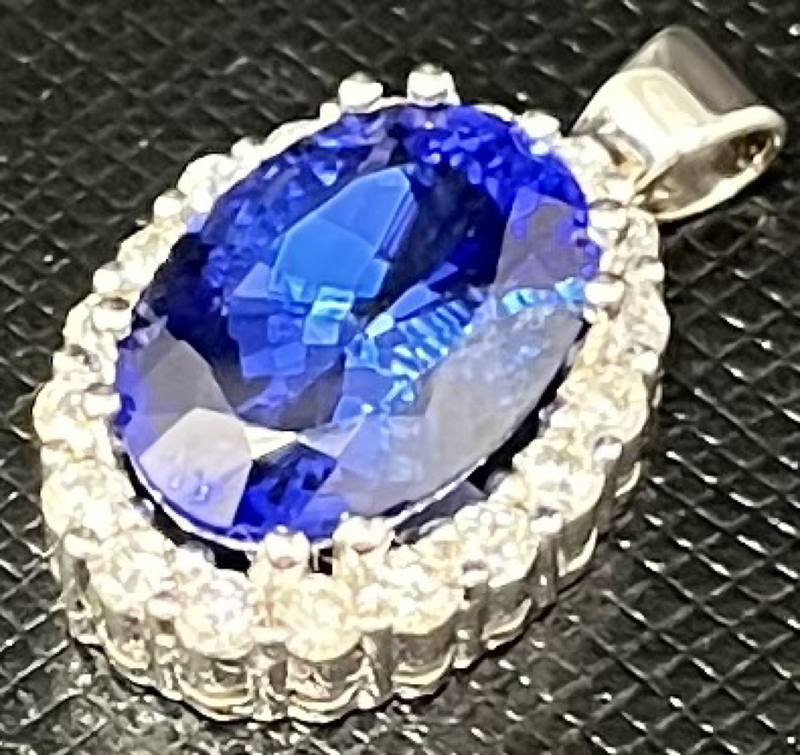Tanzanite Pendant 5.677 CT