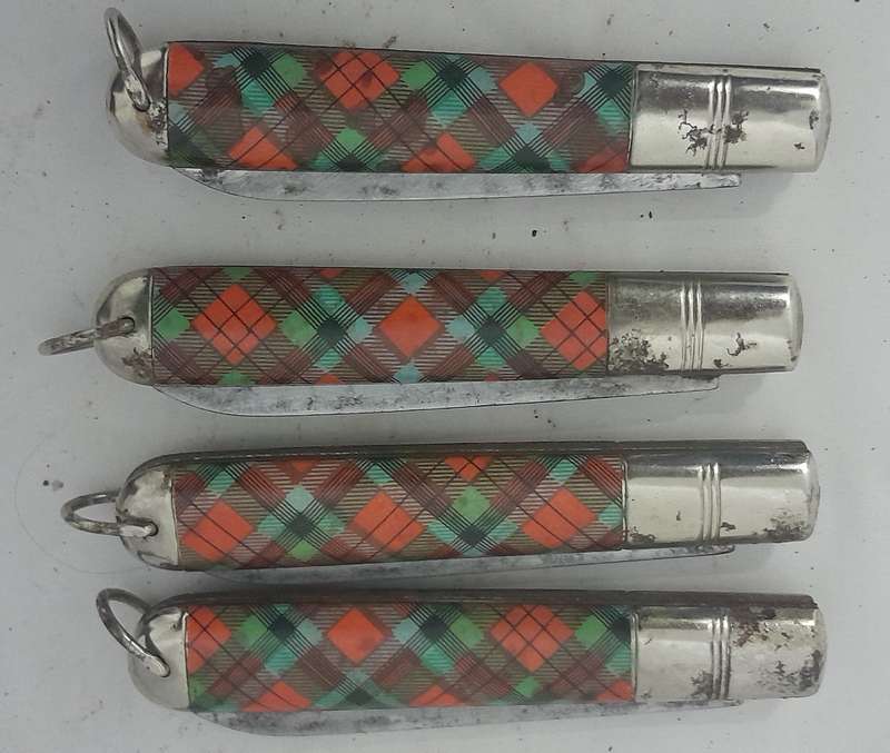 4 Richards Pocket Knives -  as per pictures