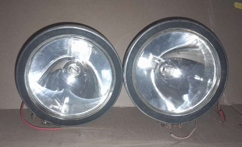 2 Spot Lights  - As per pics