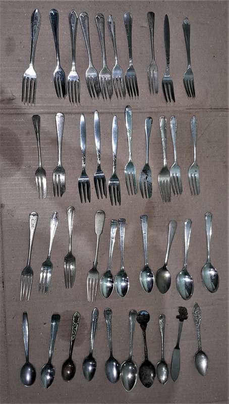 40 Vintage Desert Forks & Teaspoons + Free lot - R1 Start per Fork/spoon - 20c increment