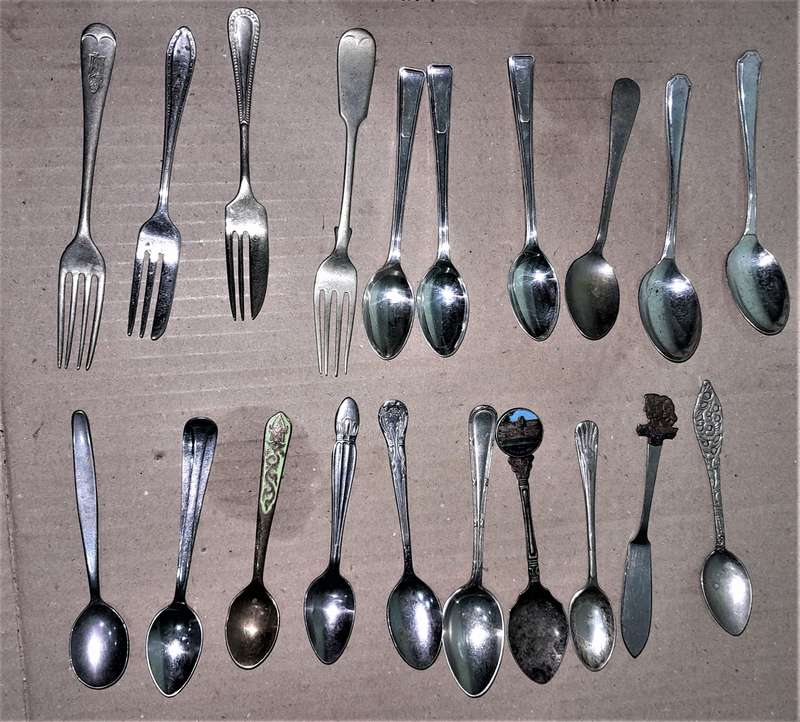 40 Vintage Desert Forks & Teaspoons + Free lot - R1 Start per Fork/spoon - 20c increment